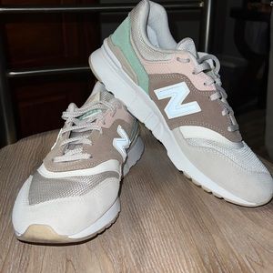 New Balance 997H tan pink